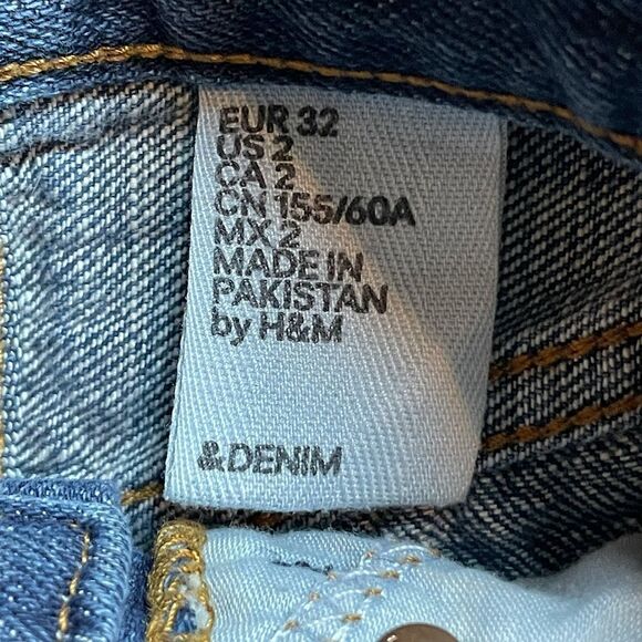 H&M, Medium/Dark-Wash, Slightly Distressed, Hemmed Jean Shorts. Size 2. - Picture 3 of 4